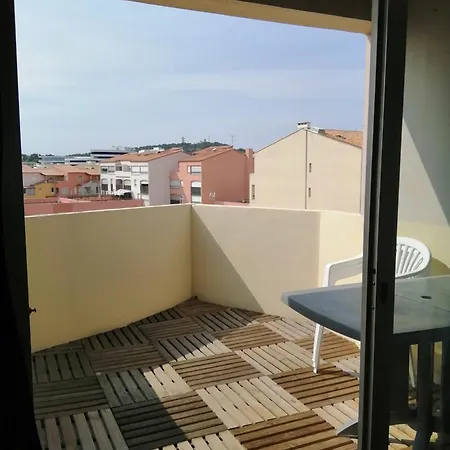 Apartment Centre Port Cap4